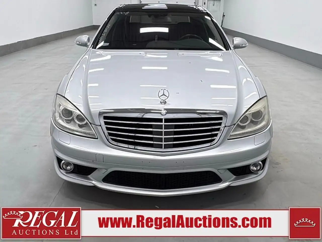 Mercedes-Benz S-Class снимка Mercedes-Benz S-Class