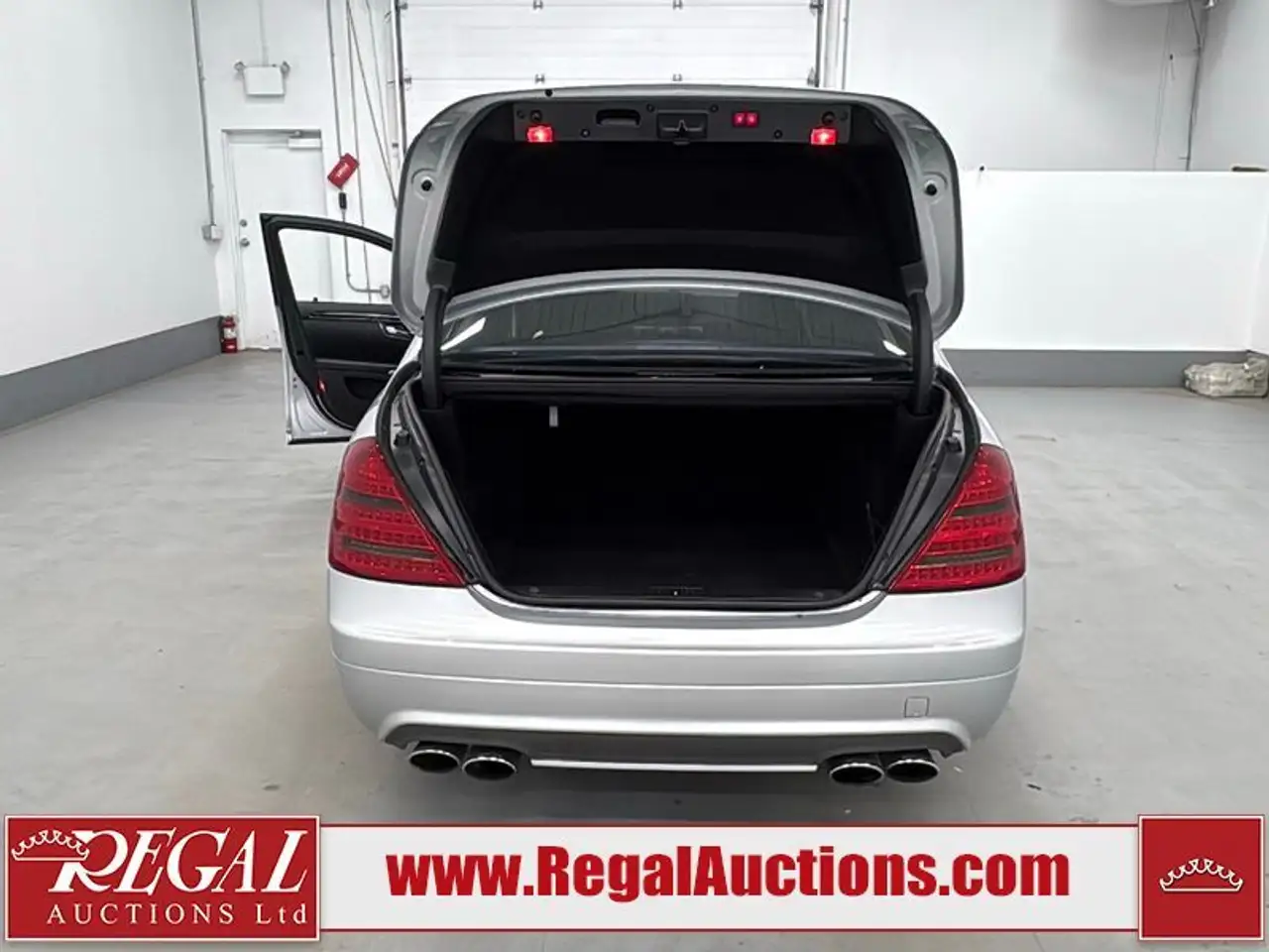 Mercedes-Benz S-Class снимка Mercedes-Benz S-Class