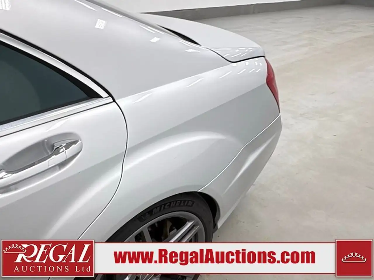 Mercedes-Benz S-Class снимка Mercedes-Benz S-Class