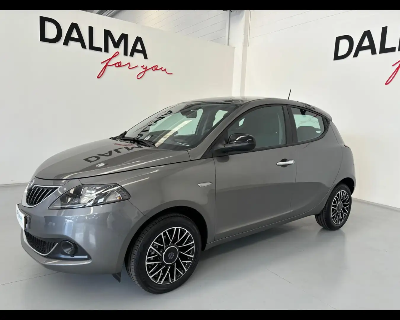 Lancia Ypsilon MY24 1.0 FIREFLY 70CV START&STOP HYBRID PLATINO siva - 1