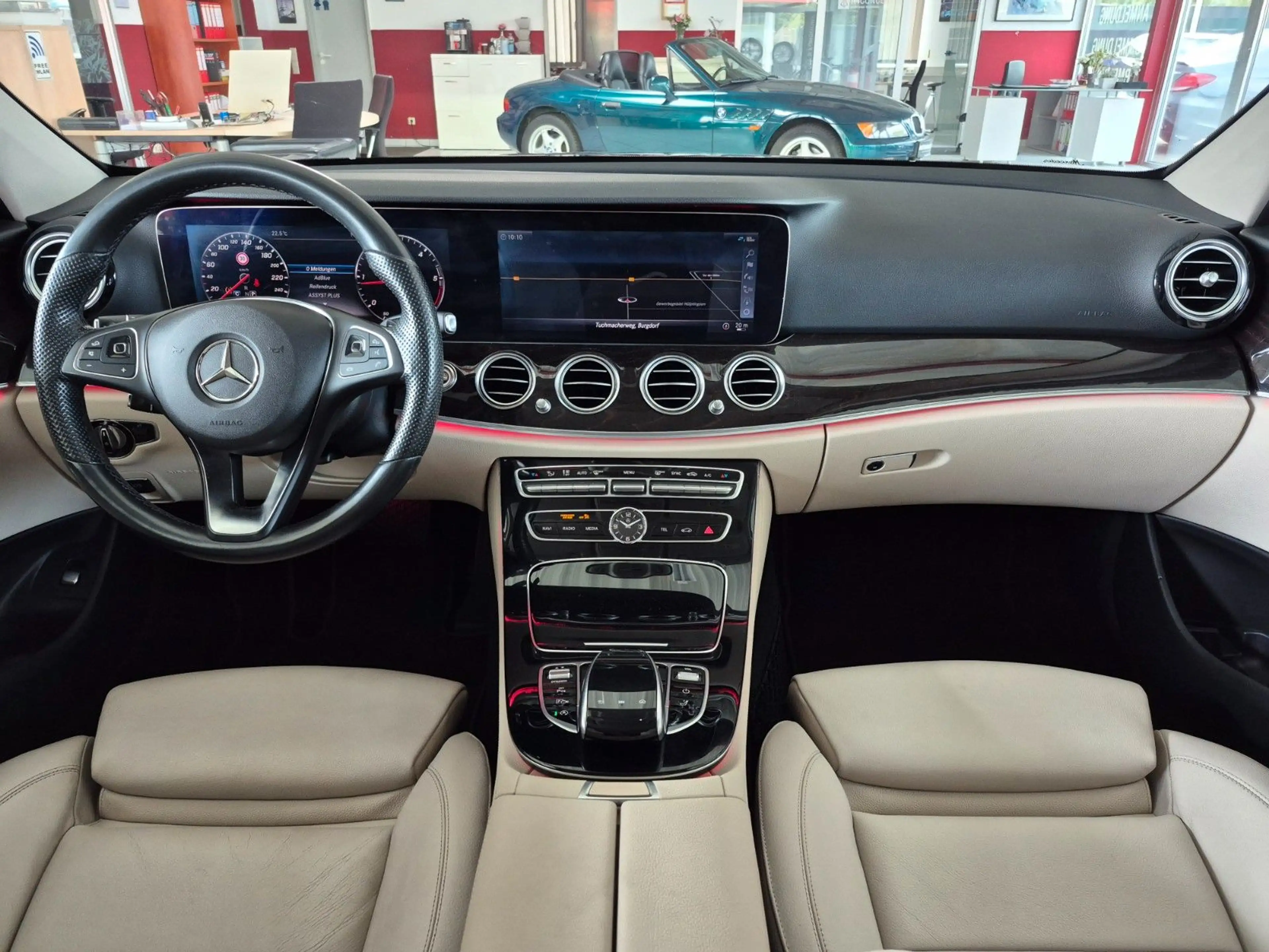 Mercedes-Benz E 220 d AMG Line Navi Leder 360° Kamera Head-Up — photo 11