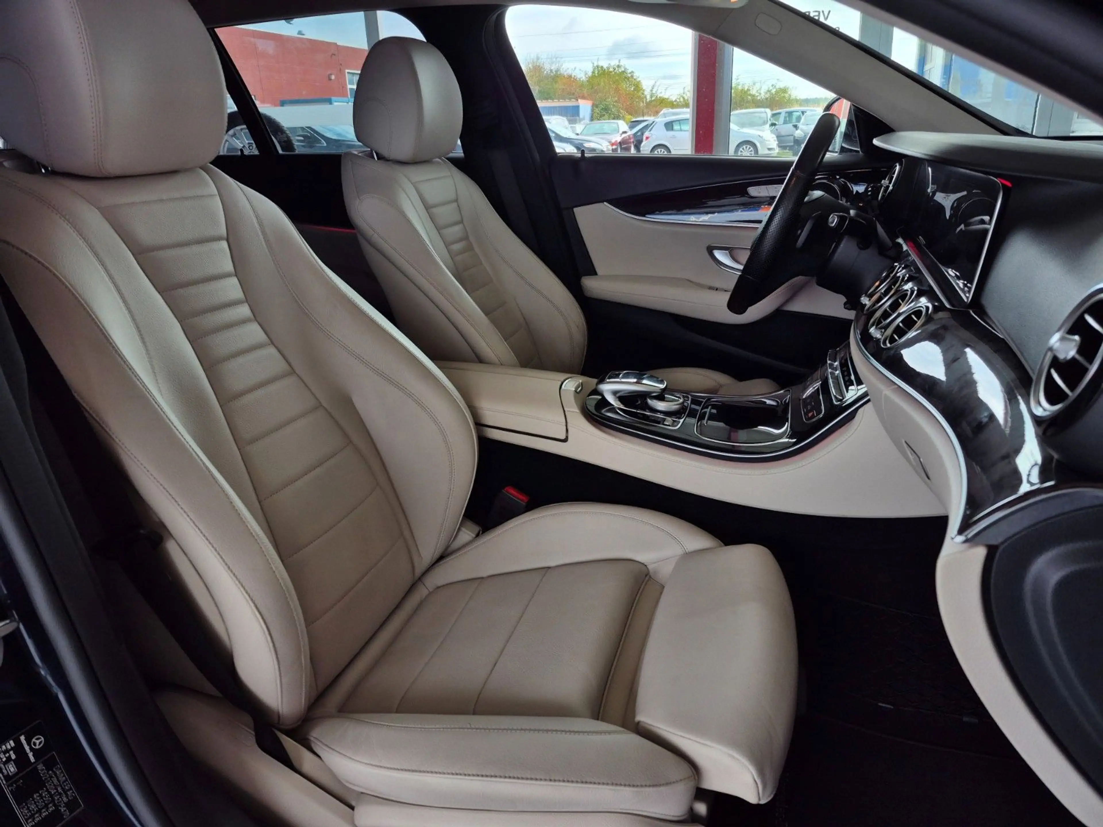 Mercedes-Benz E 220 d AMG Line Navi Leder 360° Kamera Head-Up — photo 13