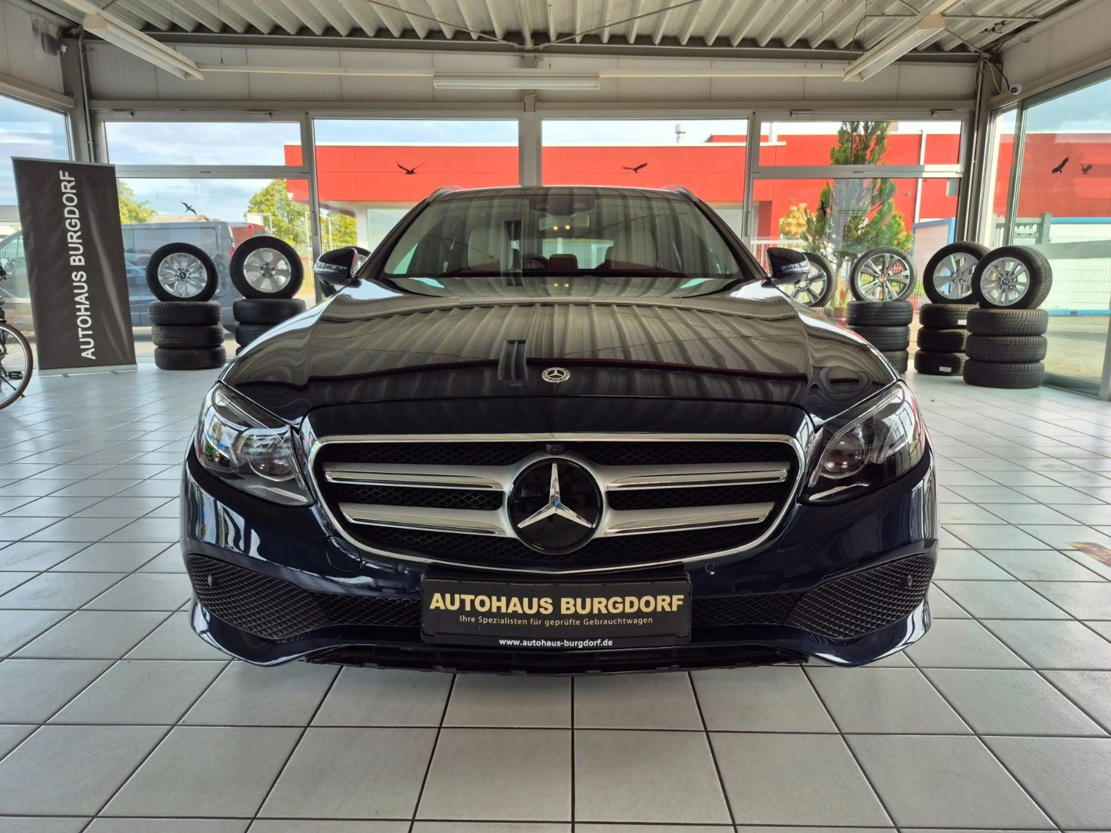 Mercedes-Benz E 220 d AMG Line Navi Leder 360° Kamera Head-Up — photo 2