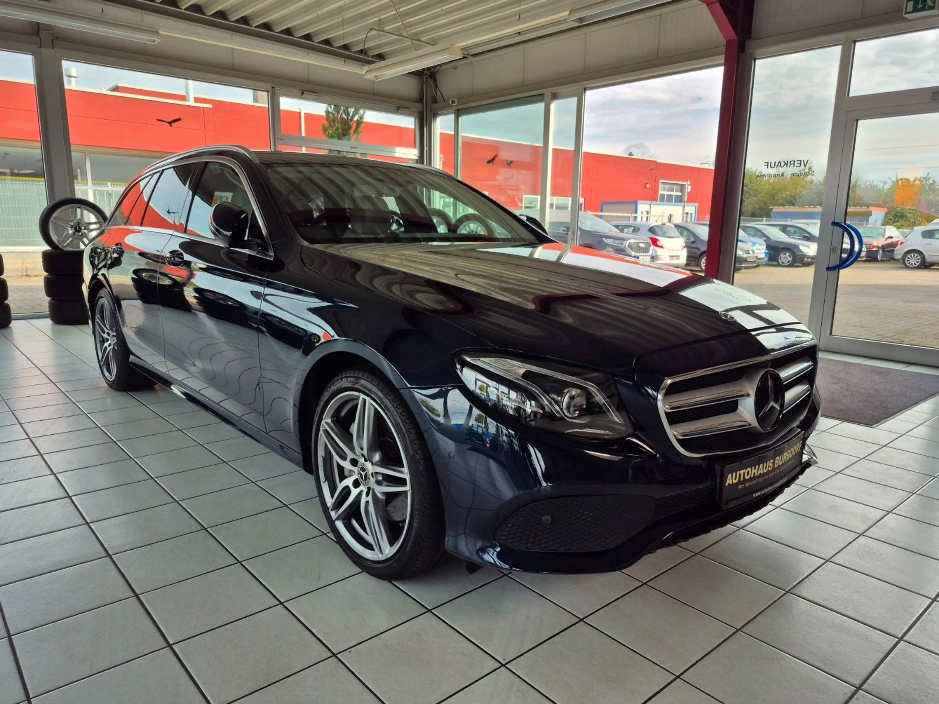 Mercedes-Benz E 220 d AMG Line Navi Leder 360° Kamera Head-Up — photo 3