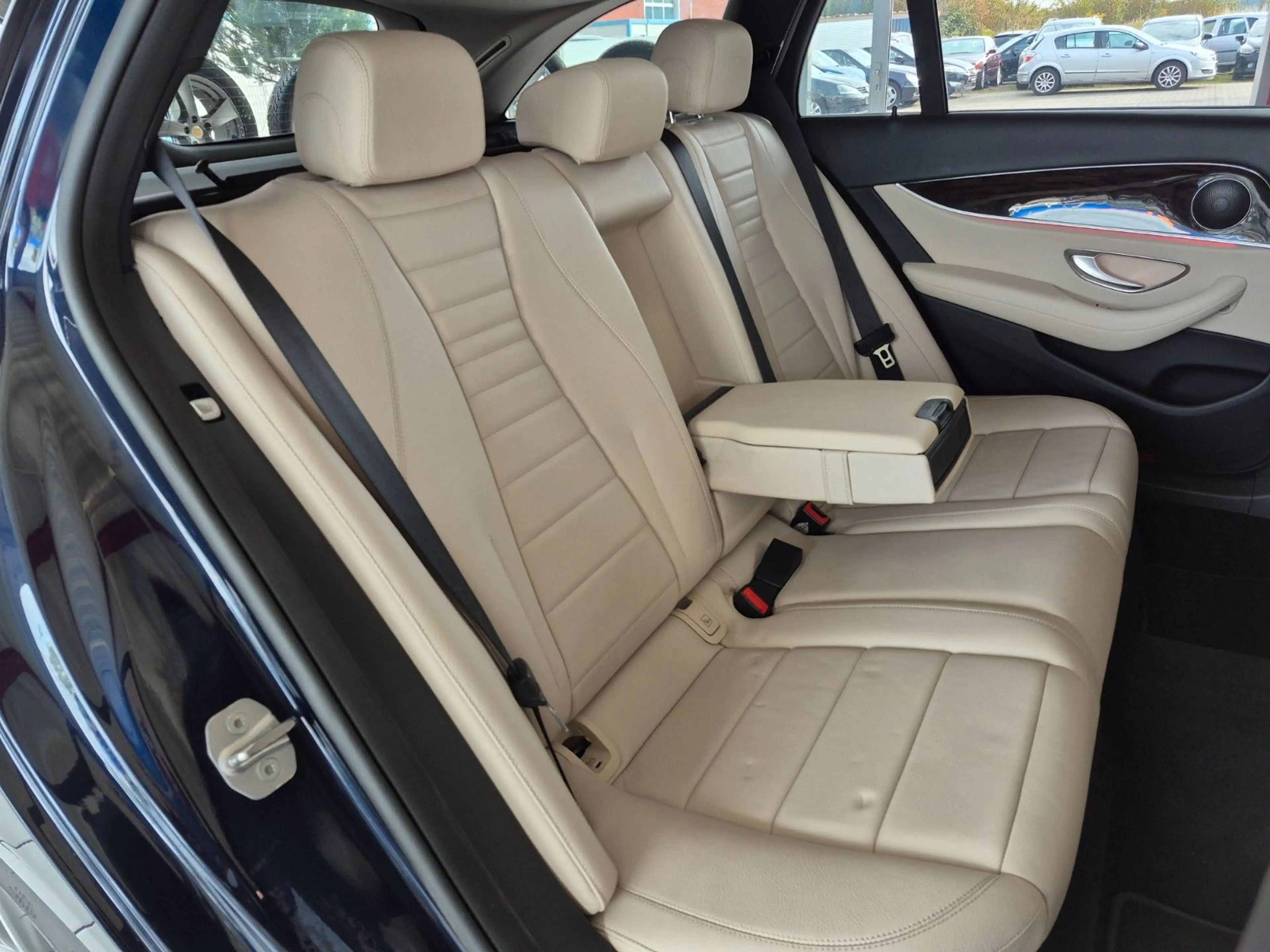 Mercedes-Benz E 220 d AMG Line Navi Leder 360° Kamera Head-Up — photo 14