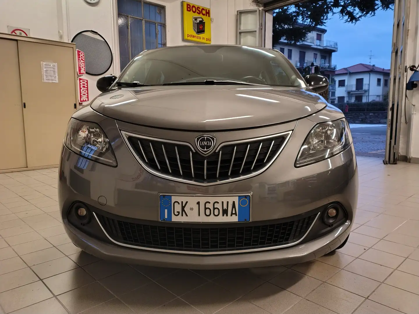 Lancia Ypsilon YPSILON 1.0 HYBRID OK NEOPATENTATI Grigio - 2