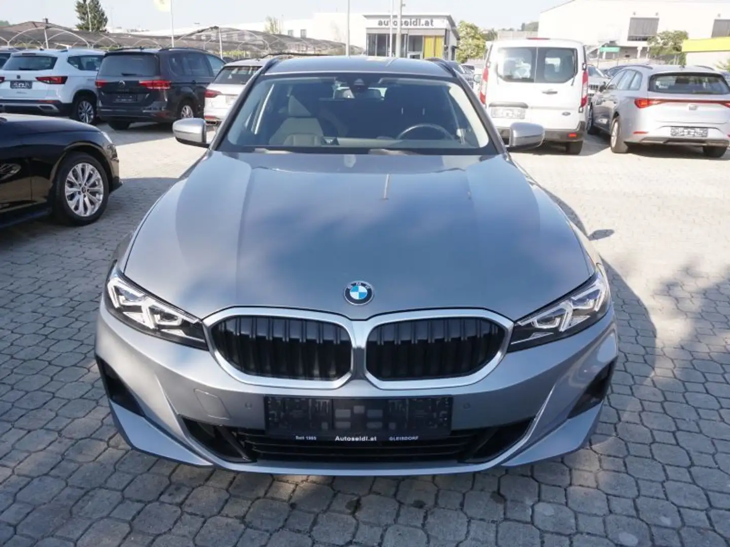 BMW 316 d Touring Aut. *2023er+WIDESCREEN* Grau - 2