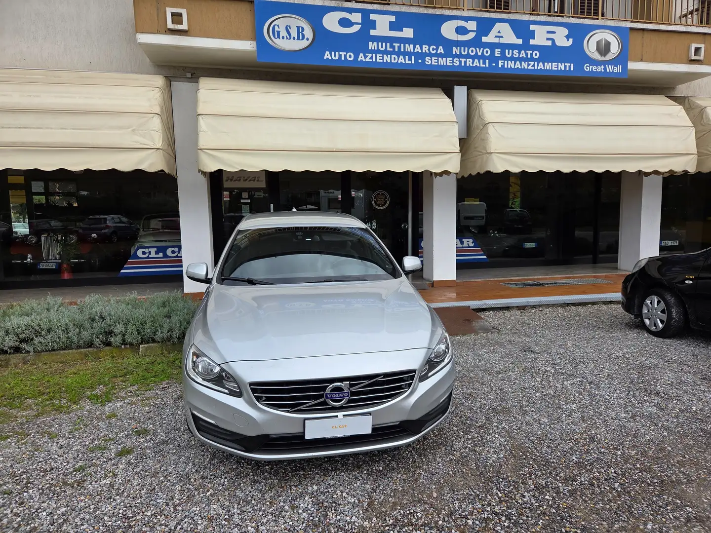 Volvo V60 V60 I 2014 2.0 d2 Momentum geartronic Argento - 1