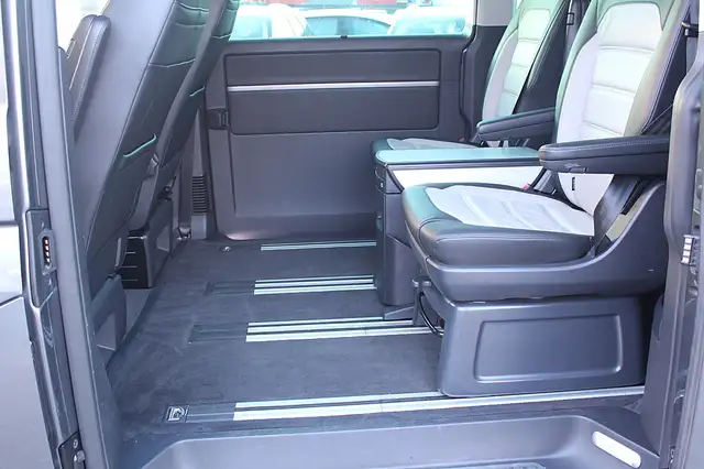 Volkswagen T6.1 Multivan Highline 2,0 TDI DSG Virtual Cockpit AHK RFK AC... Ansicht 22