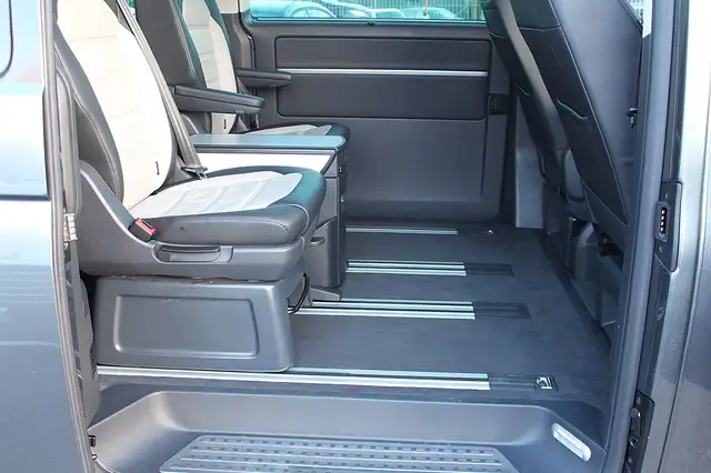 Volkswagen T6.1 Multivan Highline 2,0 TDI DSG Virtual Cockpit AHK RFK AC... Ansicht 24