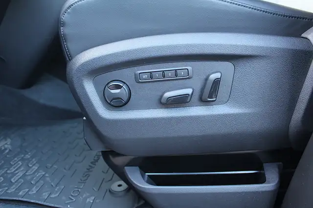 Volkswagen T6.1 Multivan Highline 2,0 TDI DSG Virtual Cockpit AHK RFK AC... Ansicht 21
