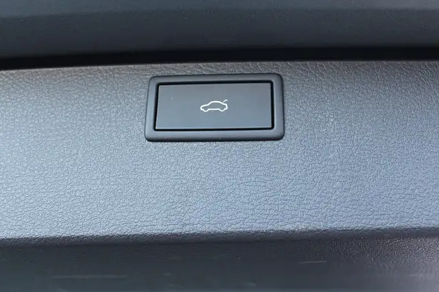 Volkswagen T6.1 Multivan Highline 2,0 TDI DSG Virtual Cockpit AHK RFK AC... Ansicht 28
