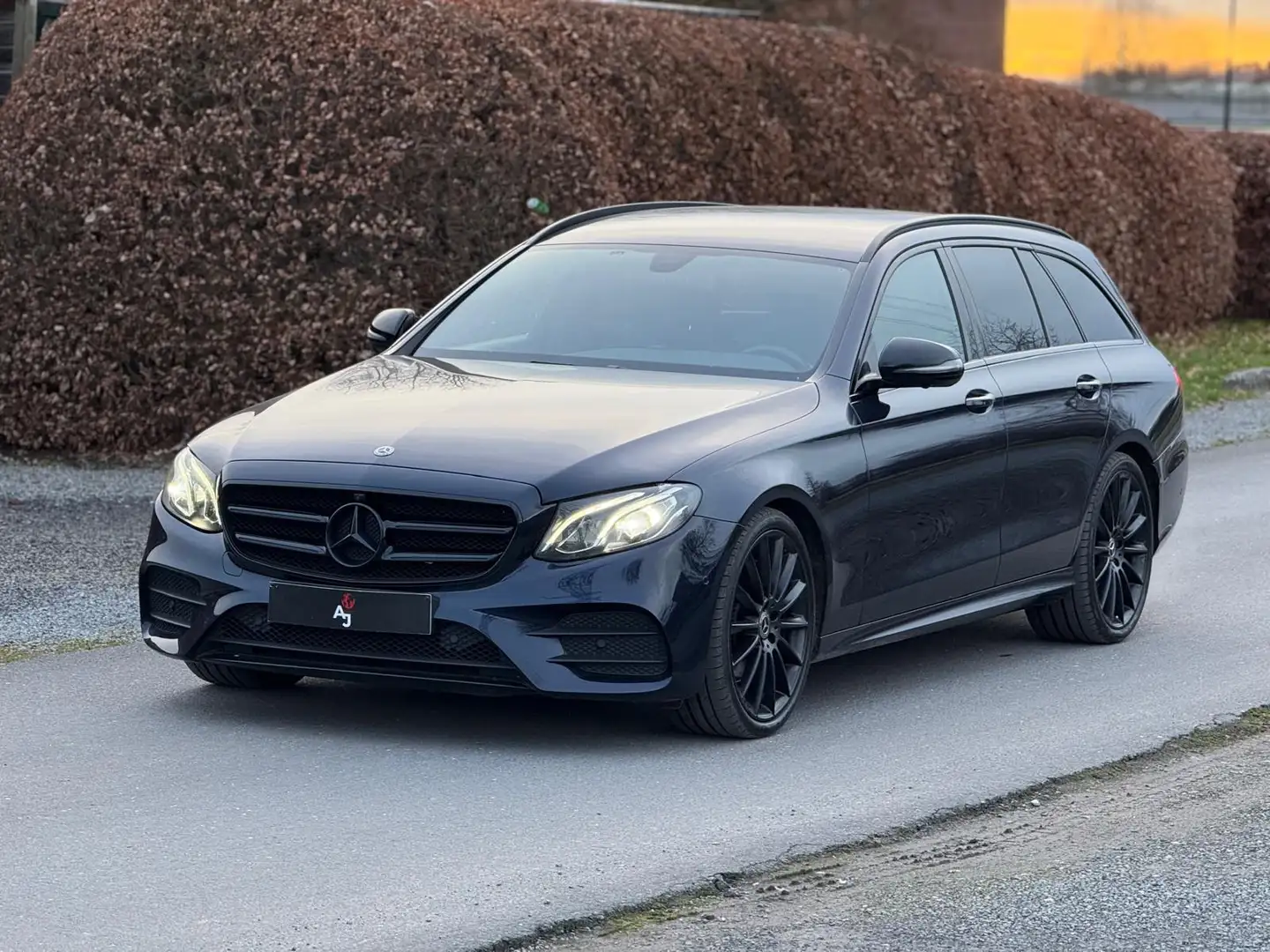 Mercedes-Benz E 220 d 4Matic T 9G-TRONIC AMG Line // Garantie Blau - 1