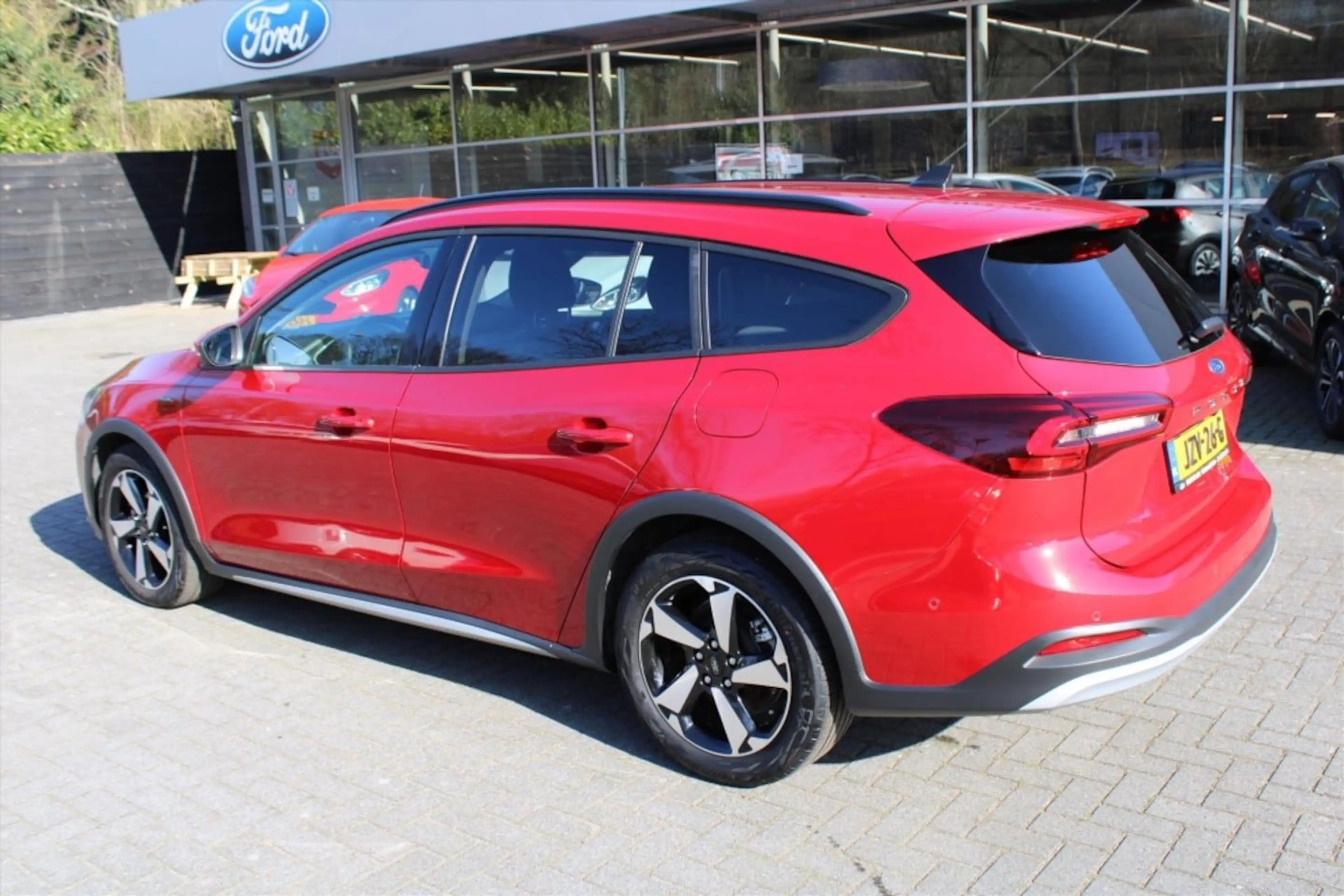 Ford Focus Wagon 1.0 EcoBoost Hybrid ST Line X — photo 3