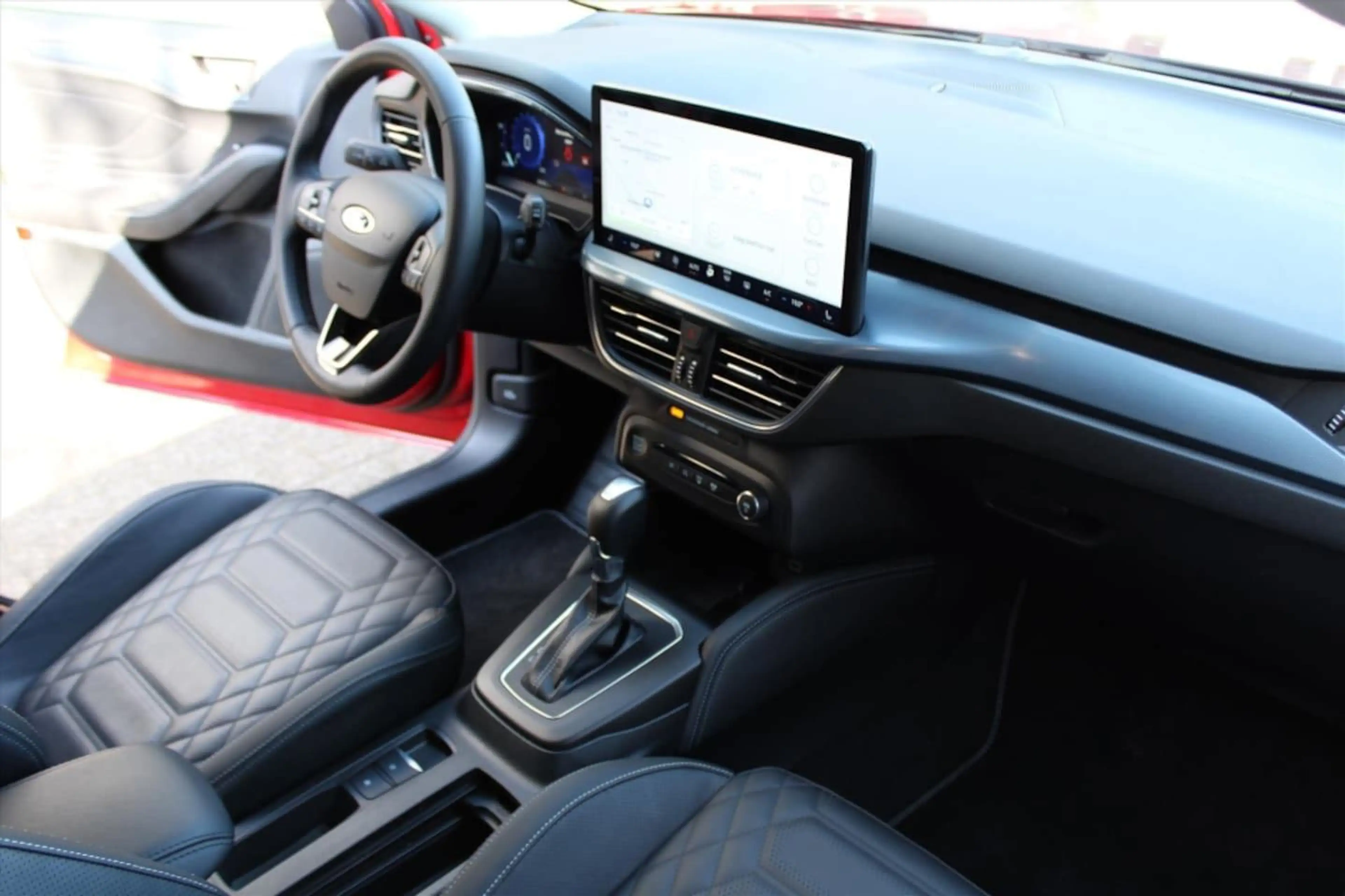 Ford Focus Wagon 1.0 EcoBoost Hybrid ST Line X — photo 20
