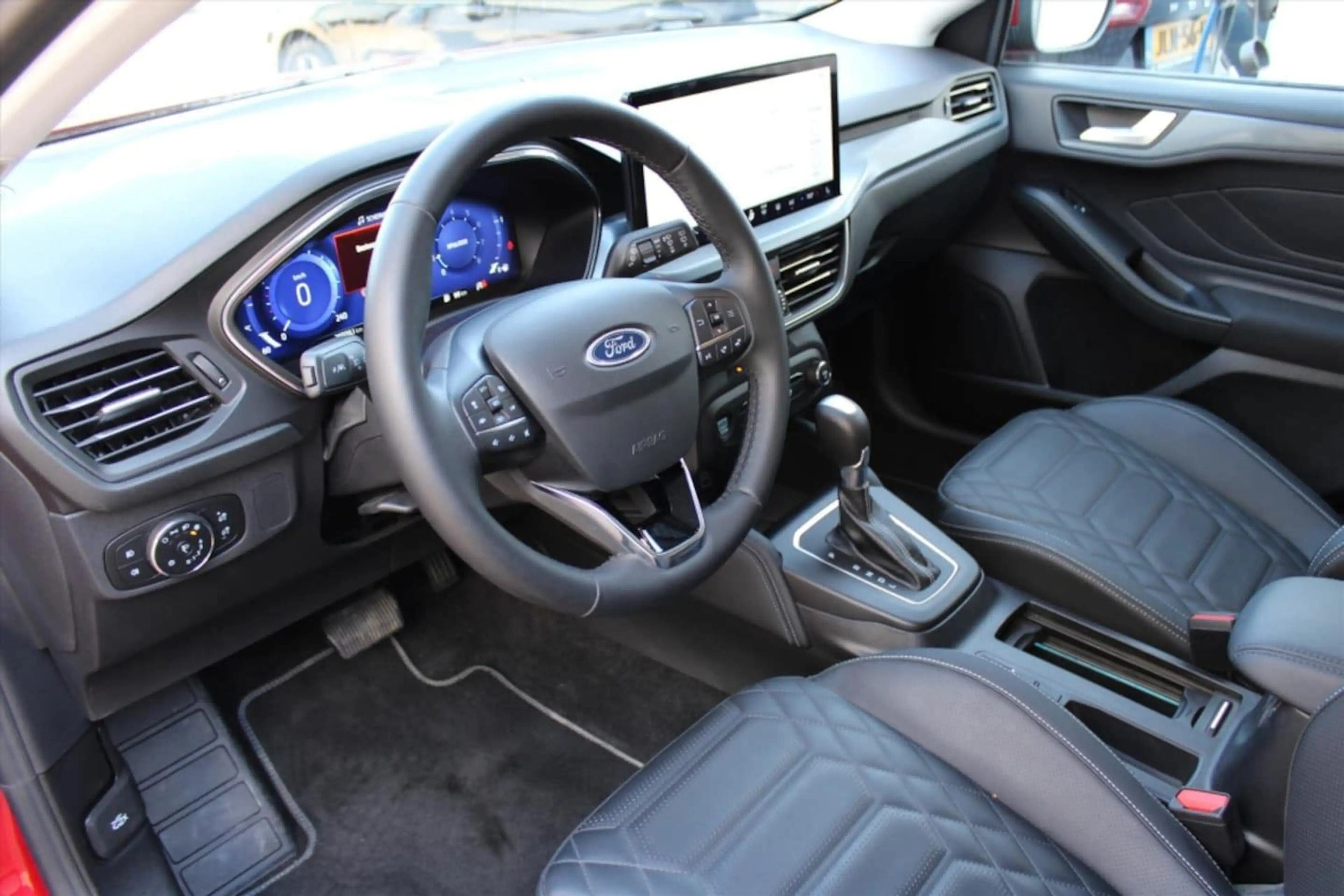 Ford Focus Wagon 1.0 EcoBoost Hybrid ST Line X — photo 18