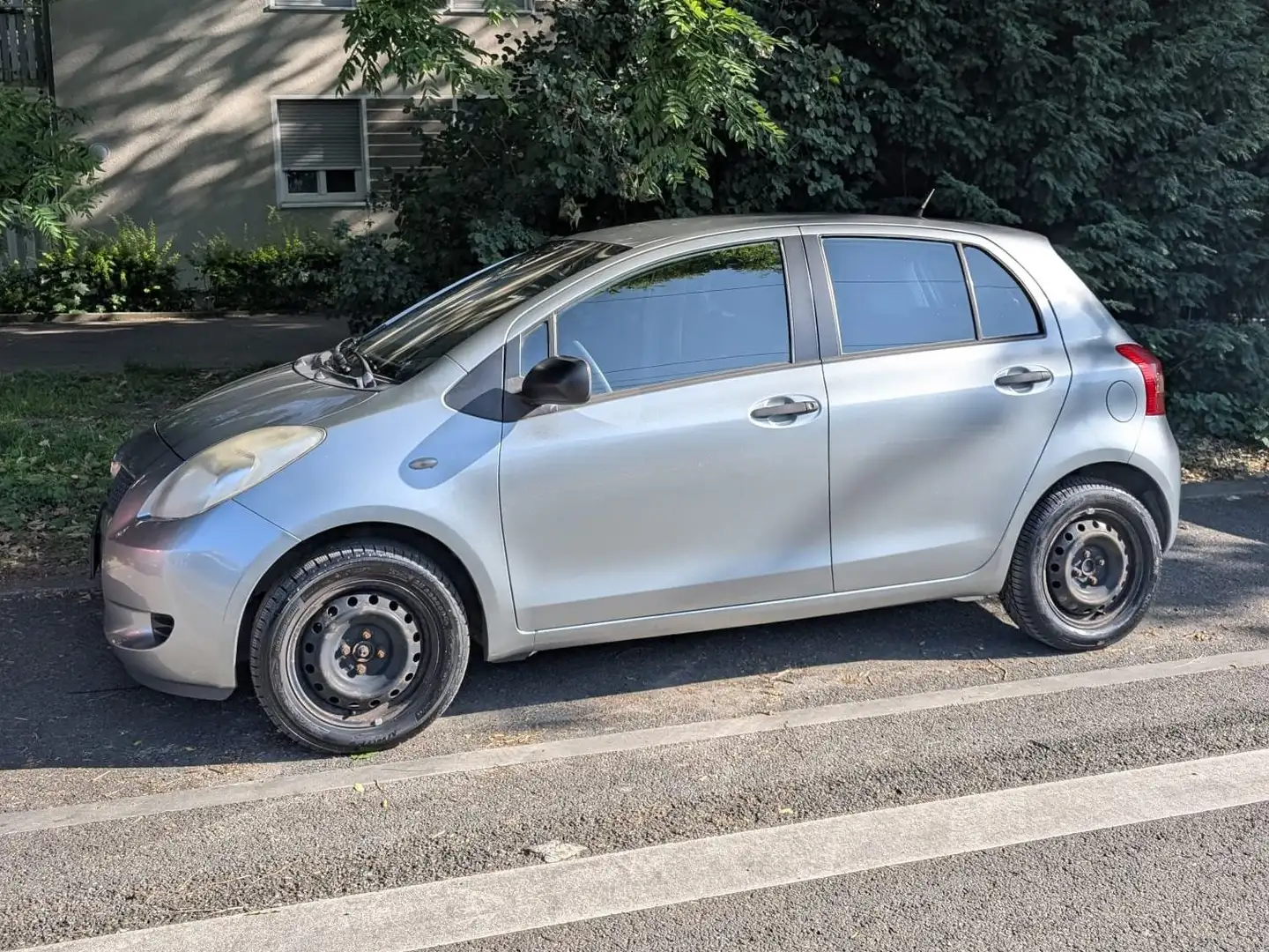 Toyota Yaris Yaris  5-Türer 1.0 VVT-i Cool Silber - 1