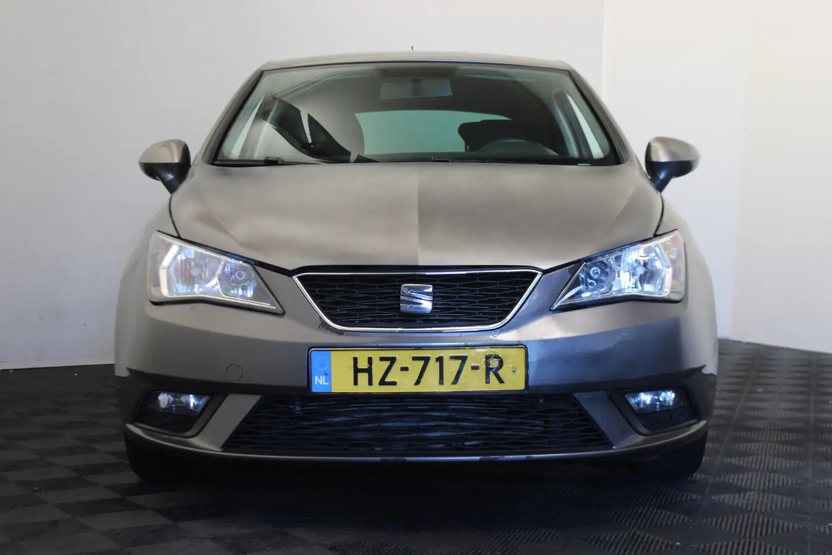 SEAT Ibiza SC 1.6 TDI Reference Gris - 2