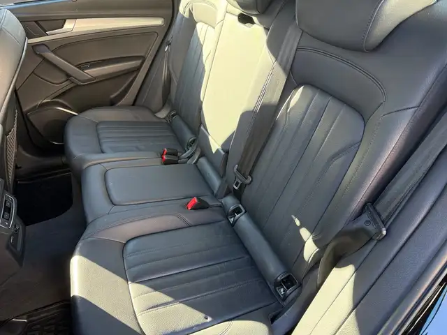 Audi Q5 view 12