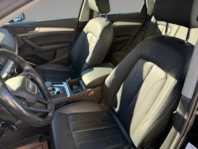 Audi Q5 view 9