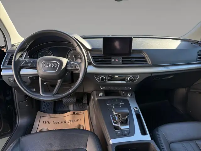 Audi Q5 view 8