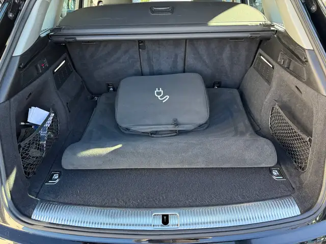 Audi Q5 view 13