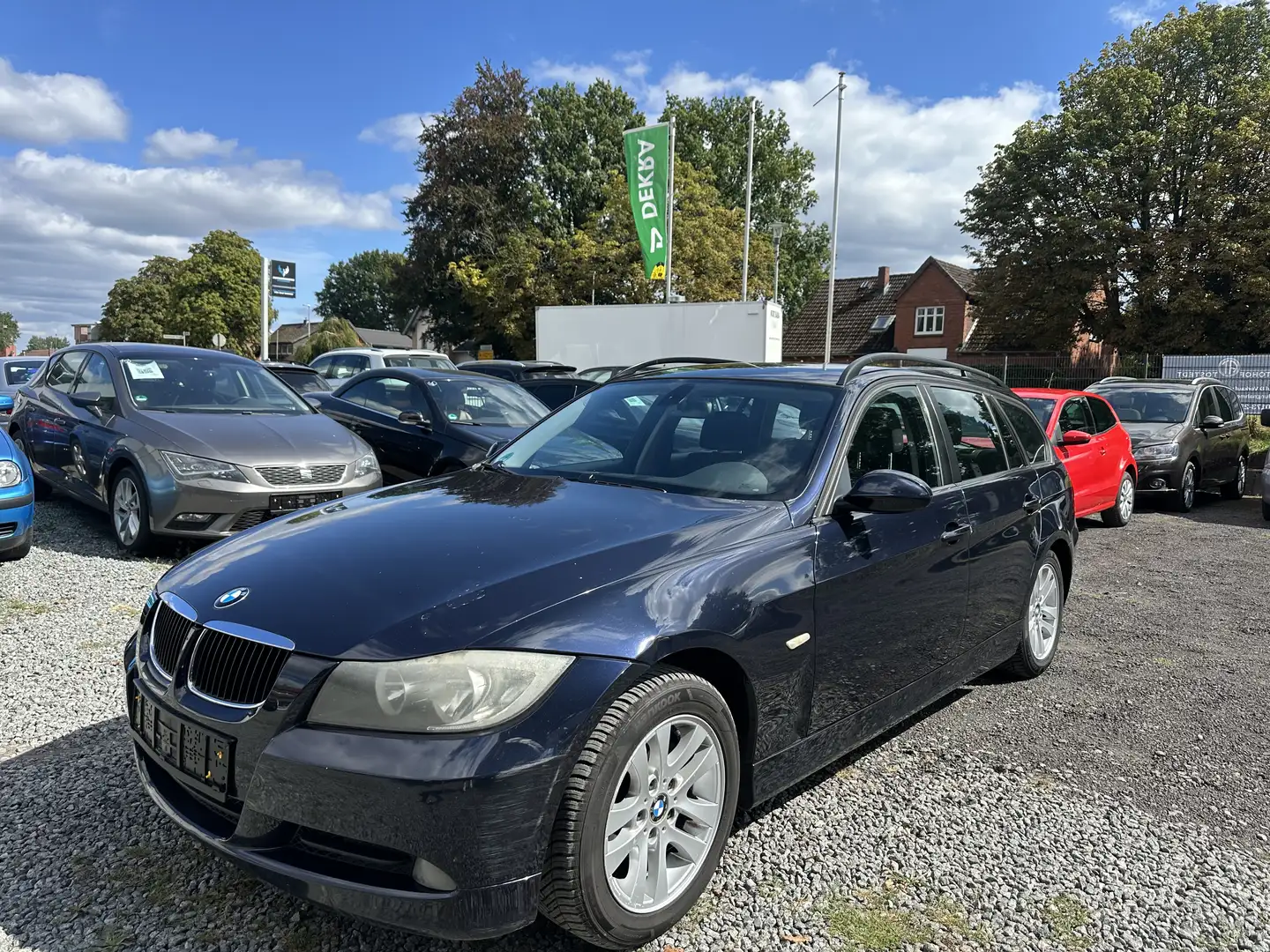 BMW 318 d Touring*PDC+AHK*TÜV 05.2027 Schwarz - 1