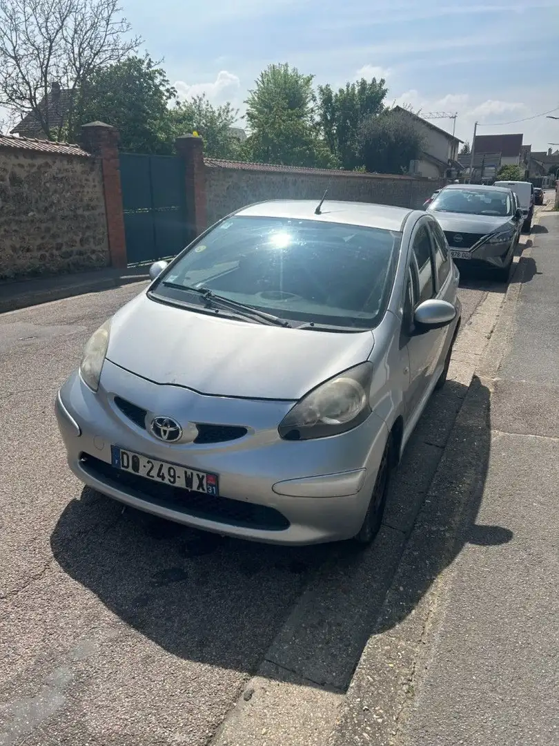 Toyota Aygo 1.3 diesl 4 cylindre ultra économique 6mois garant - 1
