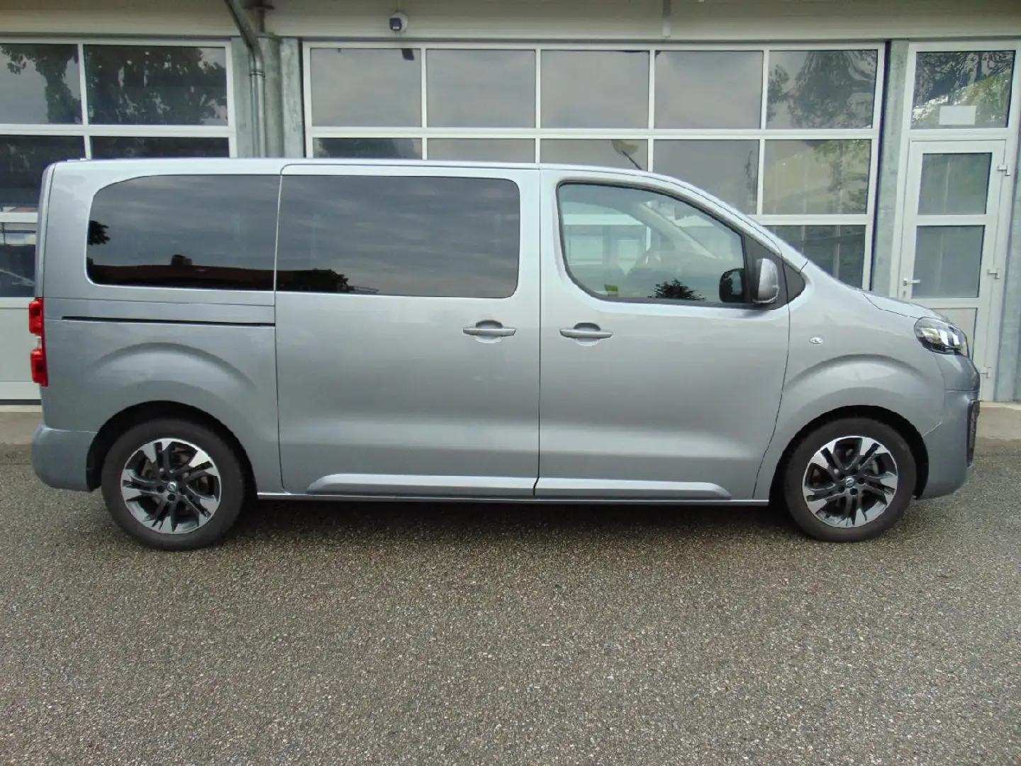 Opel Zafira Life Zafira Life M 2.0 CDTI Edition AT Grau - 2