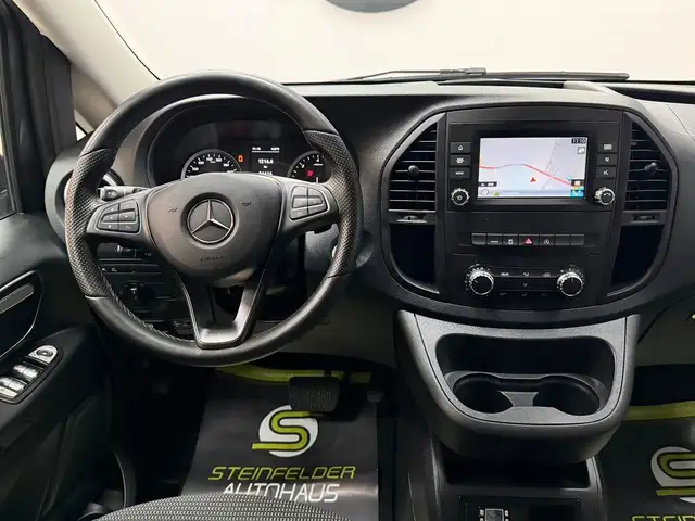 Mercedes-Benz V-Class view 26