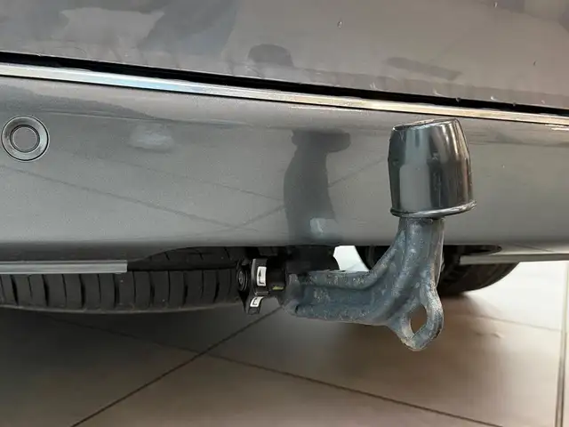 Mercedes-Benz V-Class view 20
