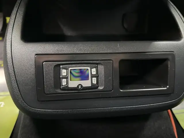 Mercedes-Benz V-Class view 23