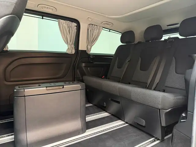 Mercedes-Benz V-Class view 16
