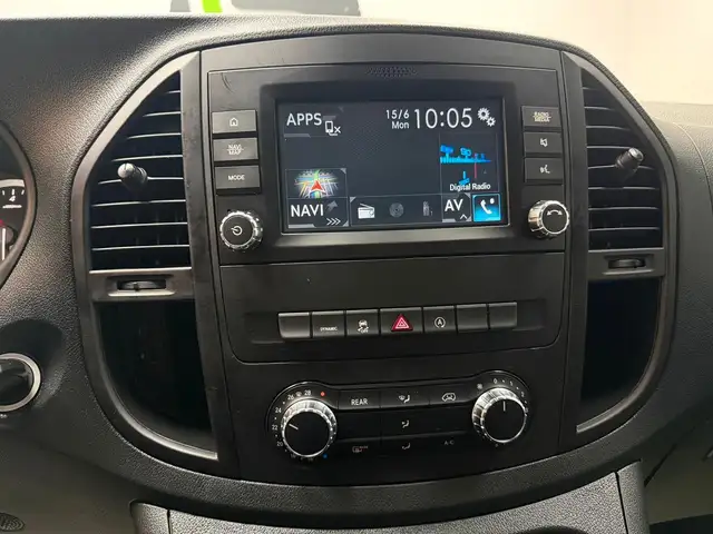 Mercedes-Benz V-Class view 24