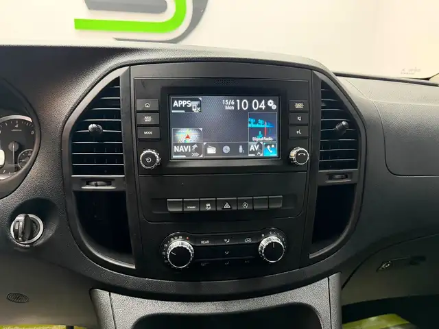 Mercedes-Benz V-Class view 21