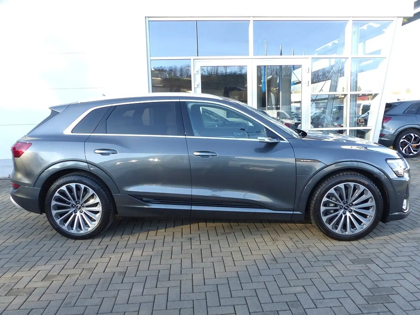 Audi e-tron 55 quattro 300KW S line *AHK*LED*PDC* Grau - 2