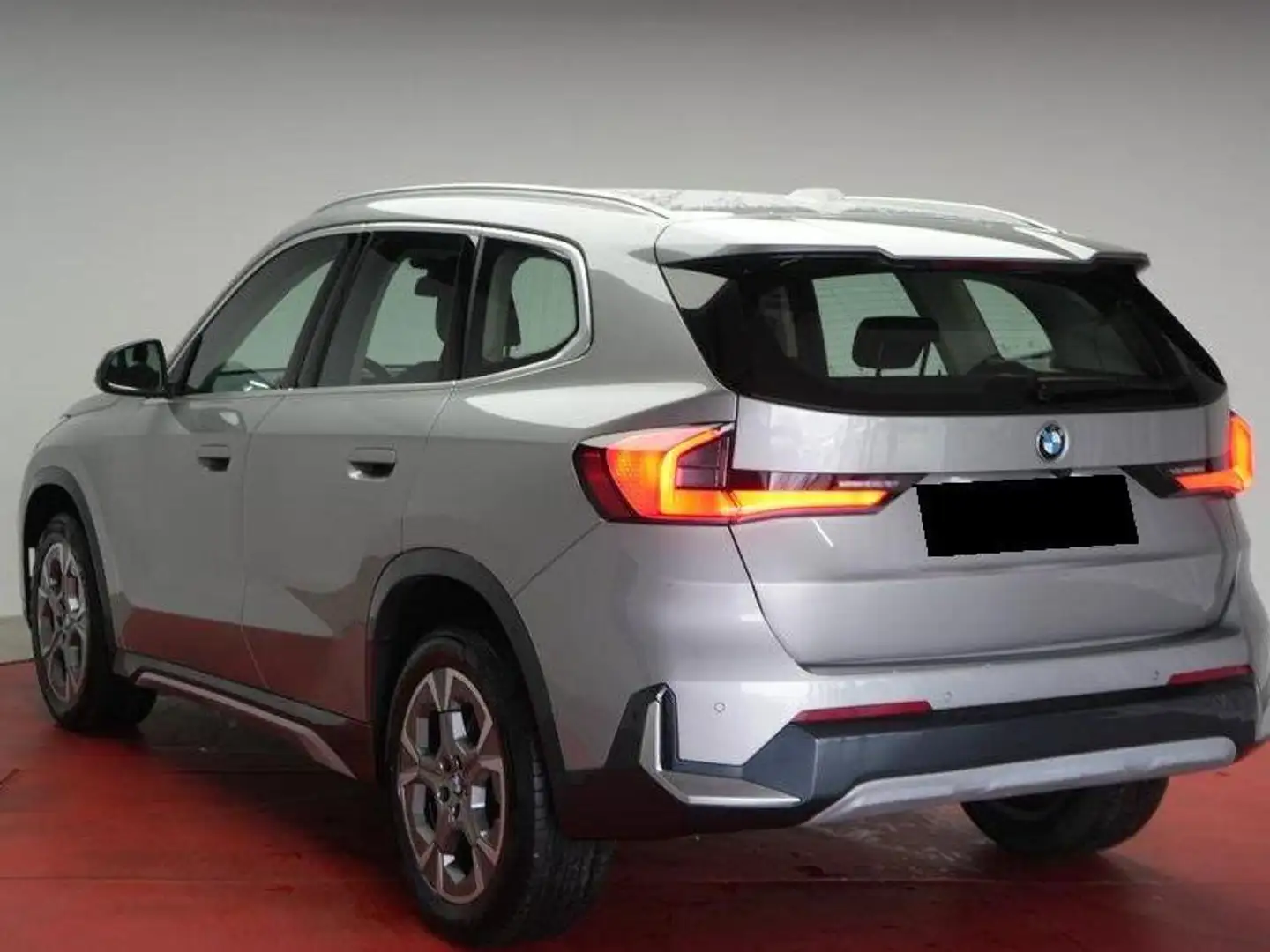 BMW X1 sDrive 18i 136 ch xLine AUTO livré chez vous ! Gris - 2