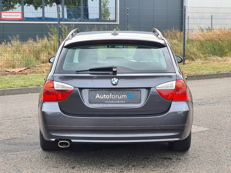 BMW 318 3 Touring 318d *Panorama*SHZ*PDC*Xenon* — photo 4