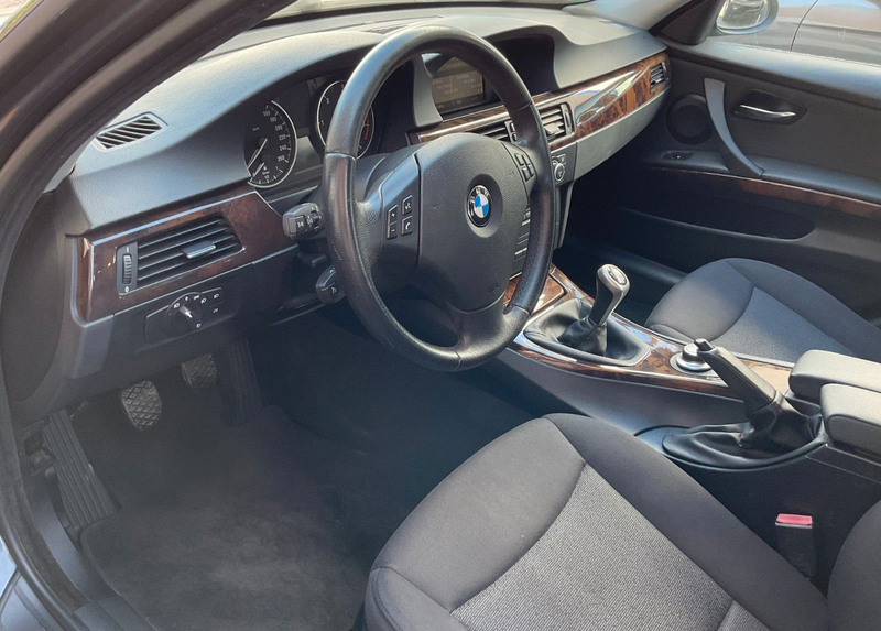 BMW 318 3 Touring 318d *Panorama*SHZ*PDC*Xenon* — photo 9