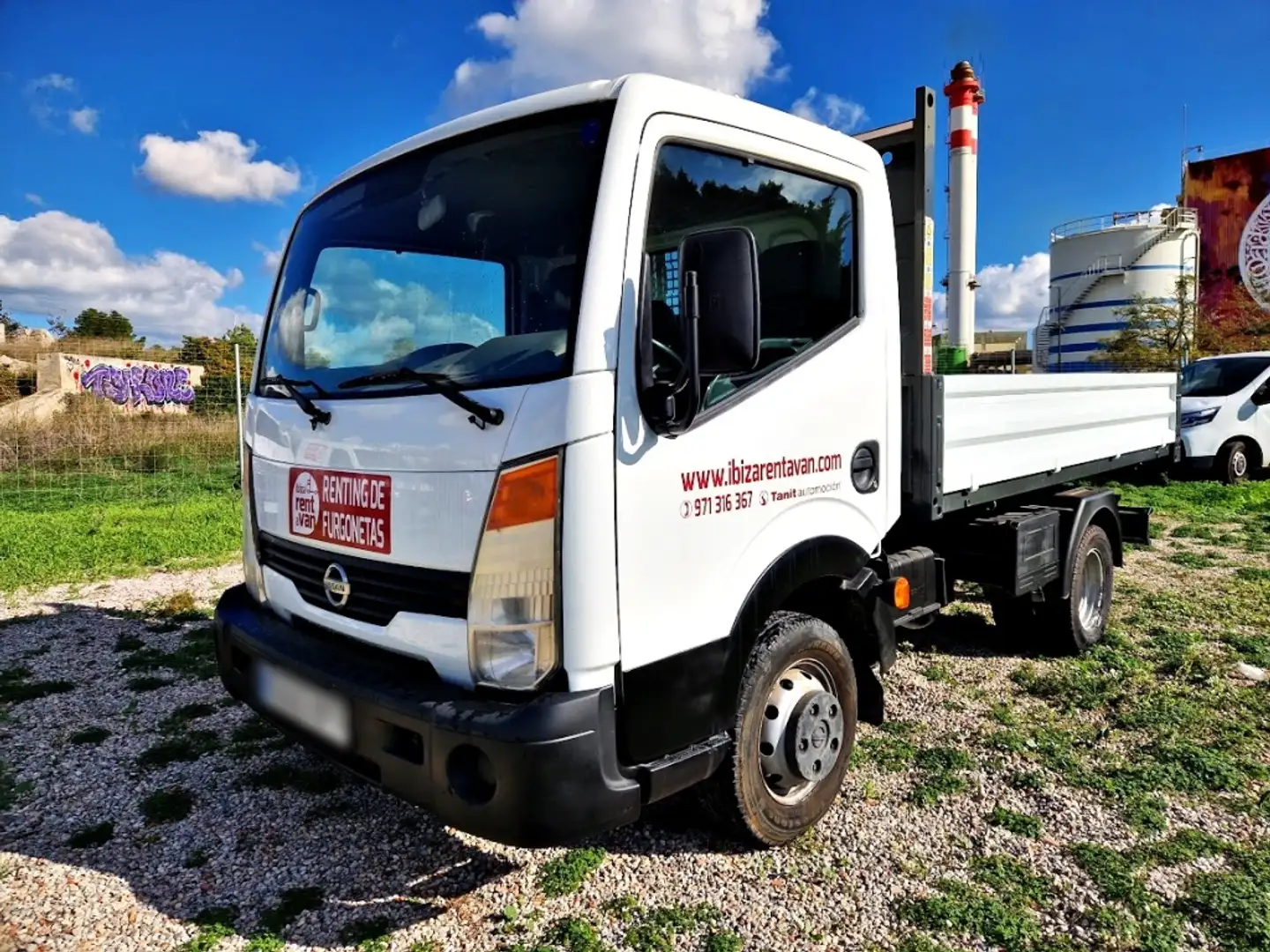 Nissan Cabstar 35.14/1 Cb.Abat.Volq.Acero Básico Blanco - 2
