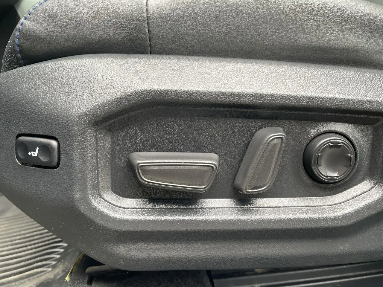 Toyota Sequoia снимка Toyota Sequoia