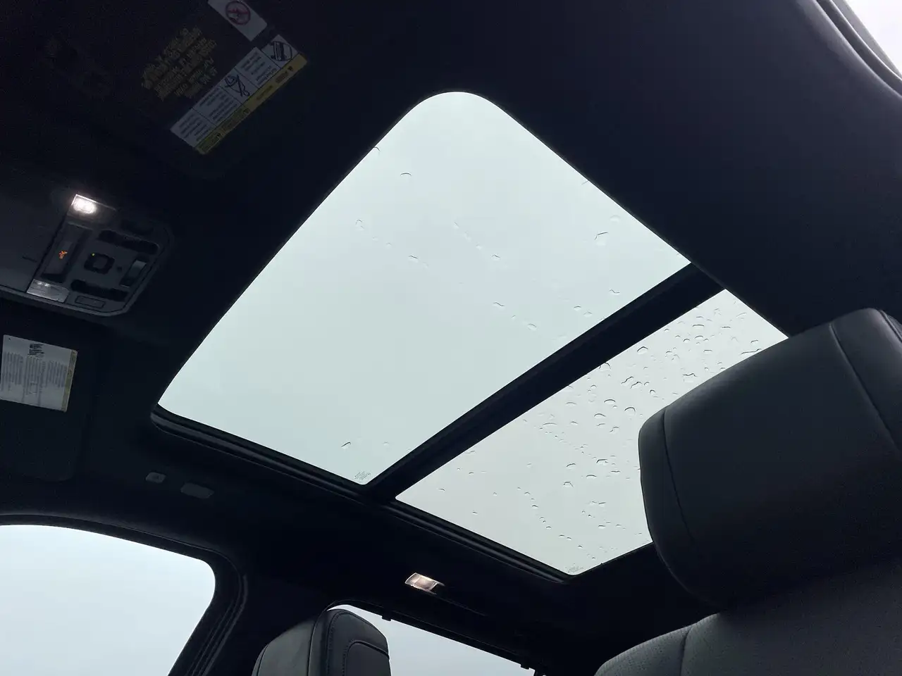 Toyota Sequoia снимка Toyota Sequoia