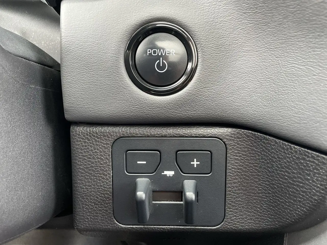 Toyota Sequoia снимка Toyota Sequoia