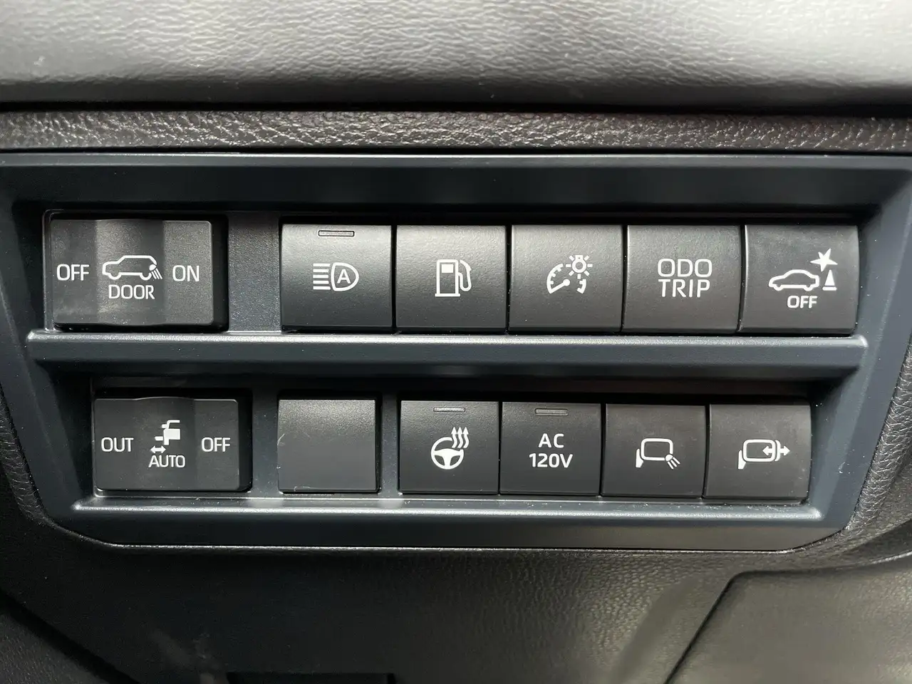 Toyota Sequoia снимка Toyota Sequoia