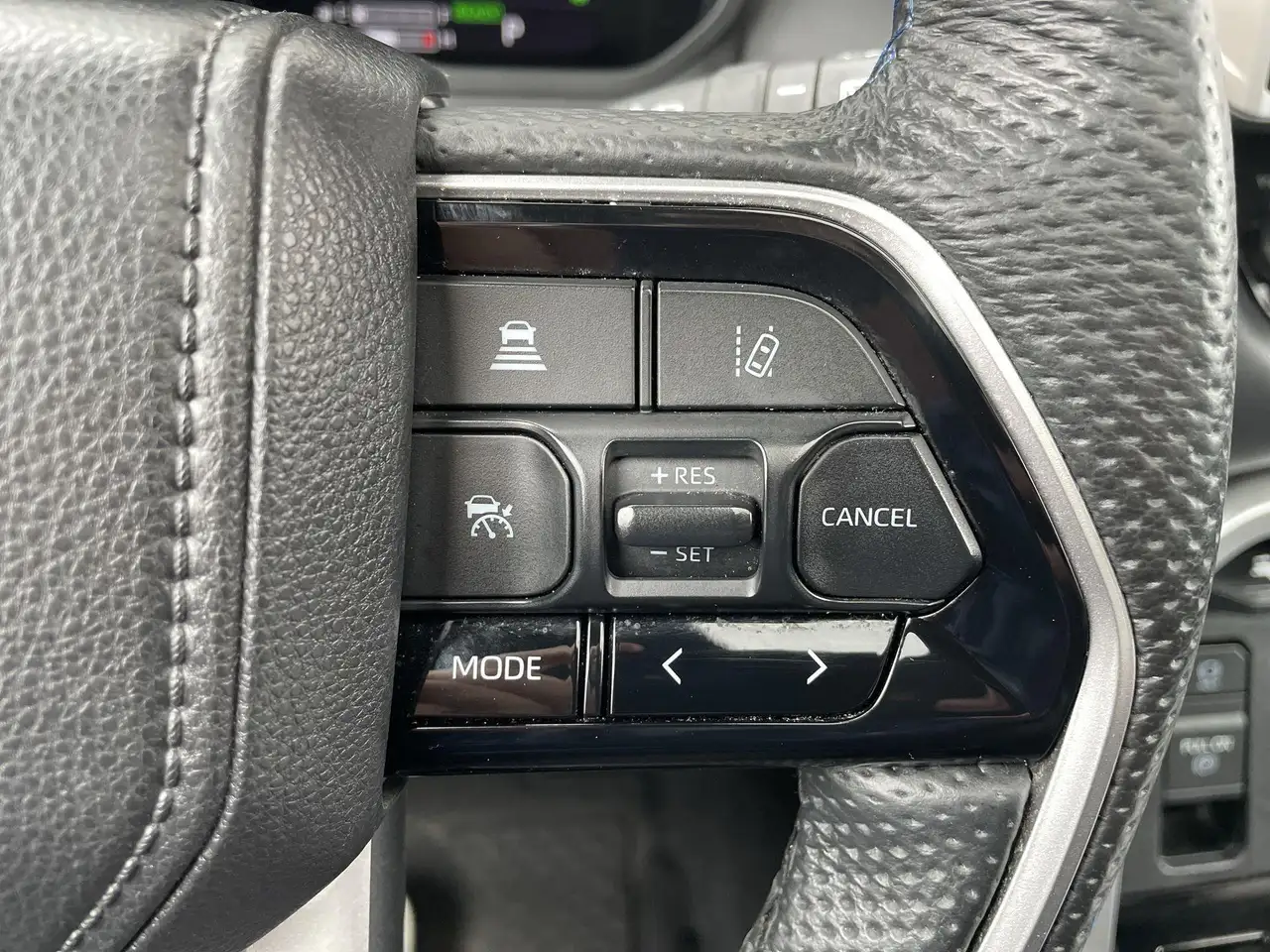 Toyota Sequoia снимка Toyota Sequoia