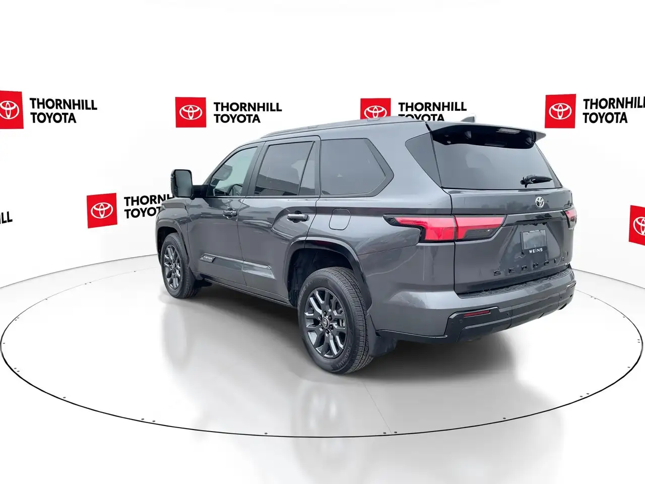 Toyota Sequoia снимка Toyota Sequoia