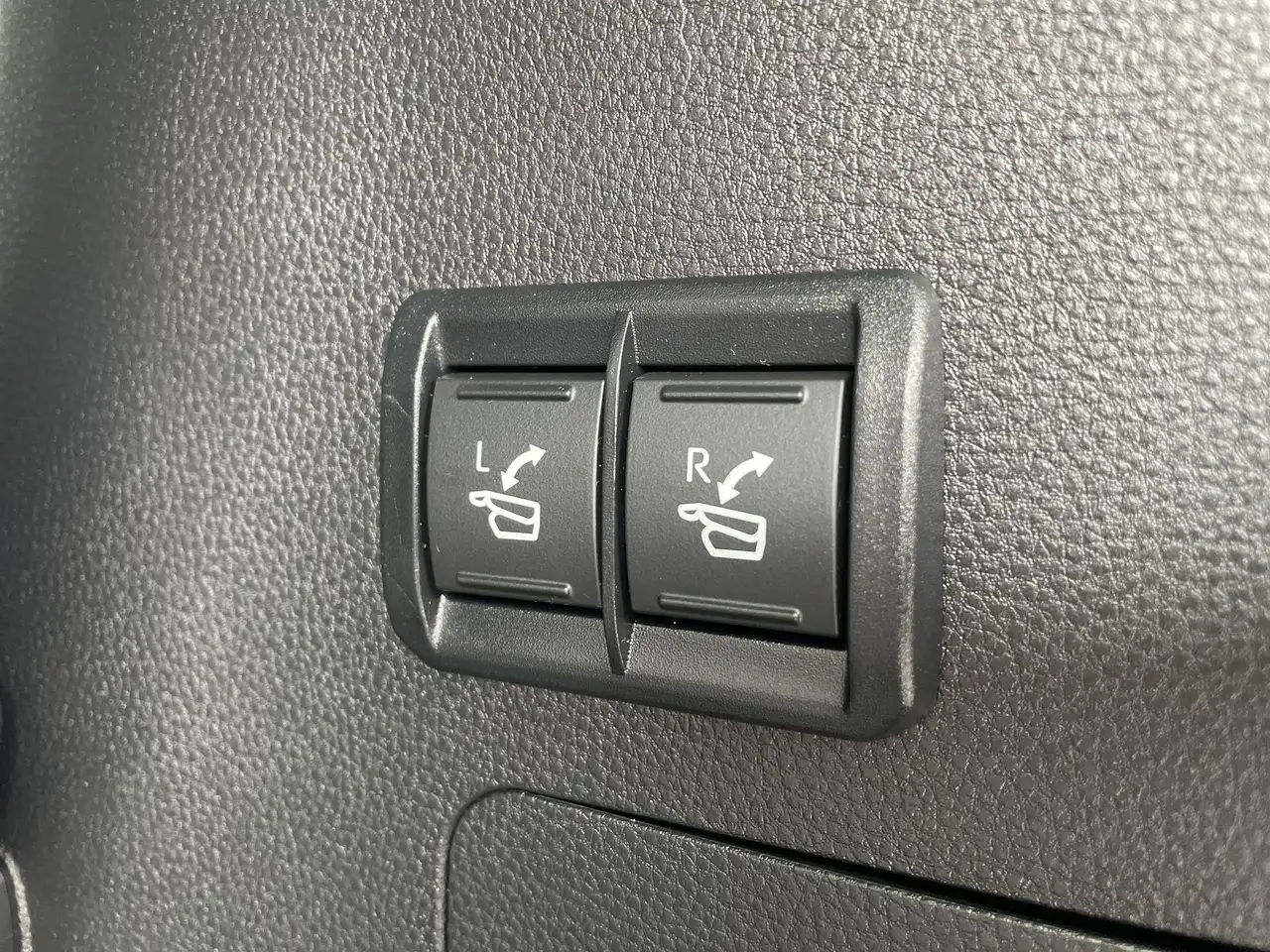 Toyota Sequoia снимка Toyota Sequoia