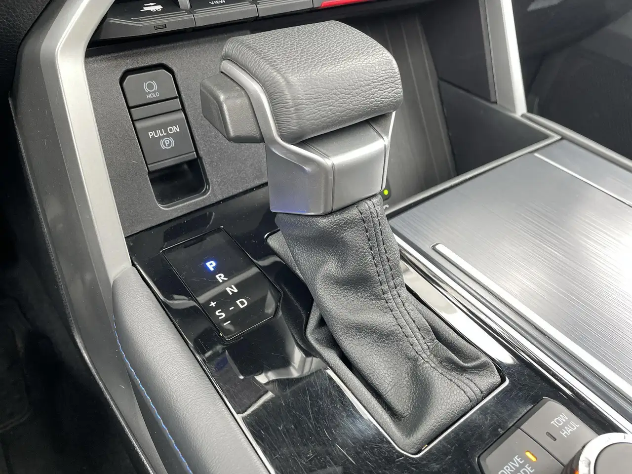 Toyota Sequoia снимка Toyota Sequoia