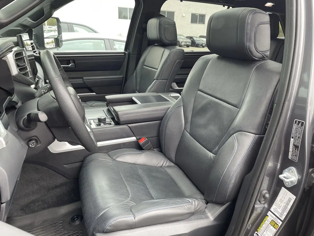 Toyota Sequoia снимка Toyota Sequoia