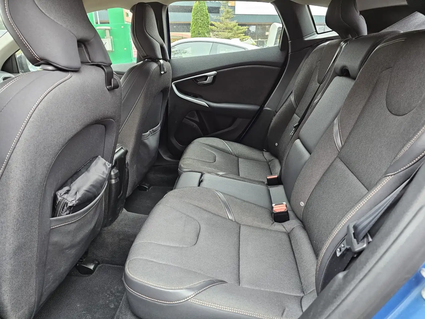 Volvo V40 Cross Country D2 Momentum Powershift - 2